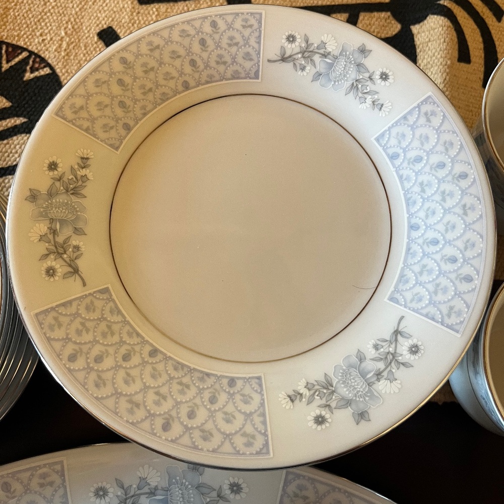Liling  fine China full set of light blue flowers